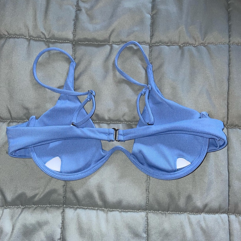 Blue bikini - Picture 3 of 3